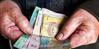 Elderly people receive social benefits