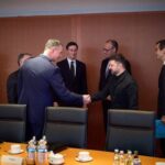 US, EU present plan for $800bn investment in Ukraine</trp-post-container