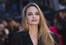 Анджеліна Джолі на червоній доріжці під час світської події