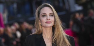 Анджеліна Джолі на червоній доріжці під час світської події