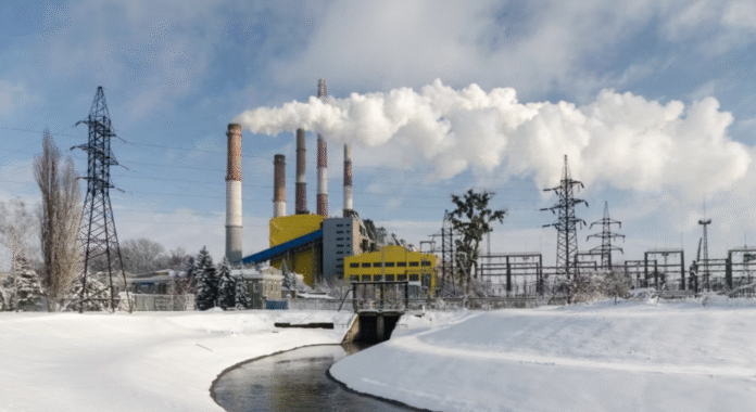 Пошкоджена ТЕЦ у Києві після атаки РФ