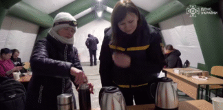 Мобільний Пункт Незламності ДСНС з наметами та людьми