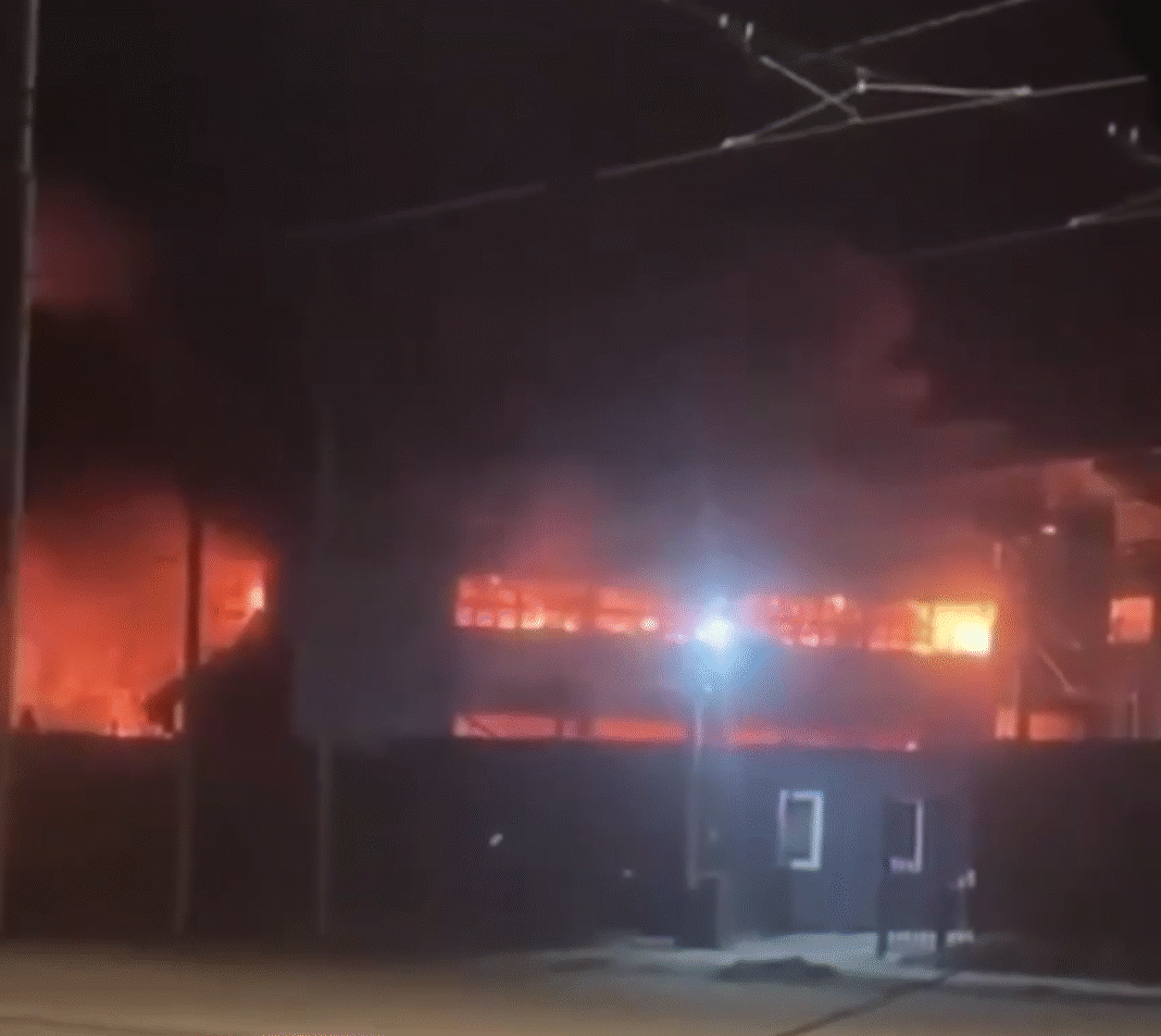 Наслідки атаки безпілотників на промисловий об’єкт у Таганрозі Ростовської області РФ.