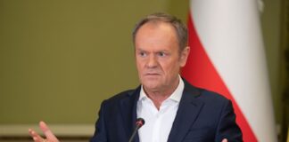 Премʼєр-міністр Польщі Дональд Туск під час публічної заяви
