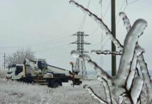 У Києві зникло водопостачання через знеструмлення Аварійні служби працюють у Києві після знеструмлення