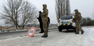 ТЦК більше не зупинятимуть транспорт на блокпостах Автомобіль під час перевірки ТЦК