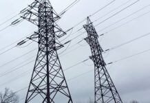 Високовольтні лінії електропередачі під час аварійного відключення