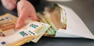 Зарплата в конвертах для депутатів