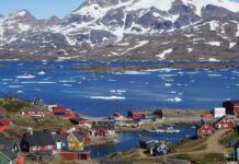 Панорама узбережжя Гренландії з арктичними льодовиками