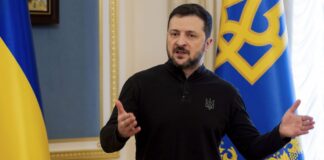 Зеленський відкинув компроміси щодо Донбасу Володимир Зеленський під час публічного брифінгу