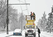 На Запоріжжі повністю відновили електропостачання Енергетики відновлюють електромережі після знеструмлення у Запорізькій області.