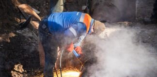 Аварійні бригади ремонтують тепломережі та системи водопостачання