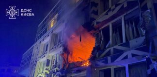 Наслідки російського удару по медичному закладу в Києві