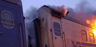 Пожежа пасажирського поїзда після атаки дронів на Харківщині