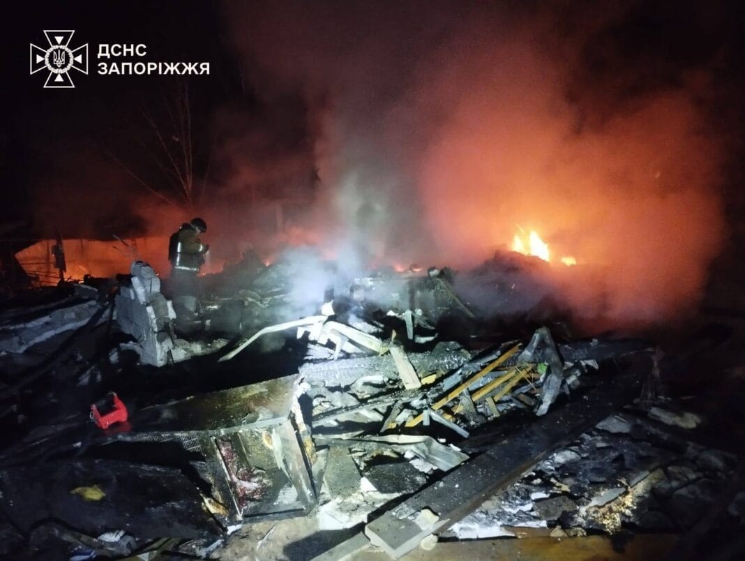 Наслідки обстрілу у Запорізькому районі після нічної атаки