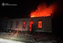 Ворог бив по чотирьох районах Дніпропетровщини Пожежа після нічної атаки на Дніпропетровщині