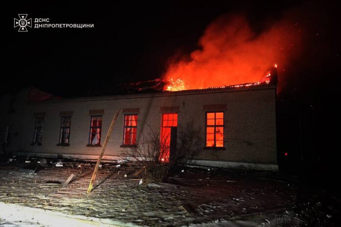 Пожежа після нічної атаки на Дніпропетровщині