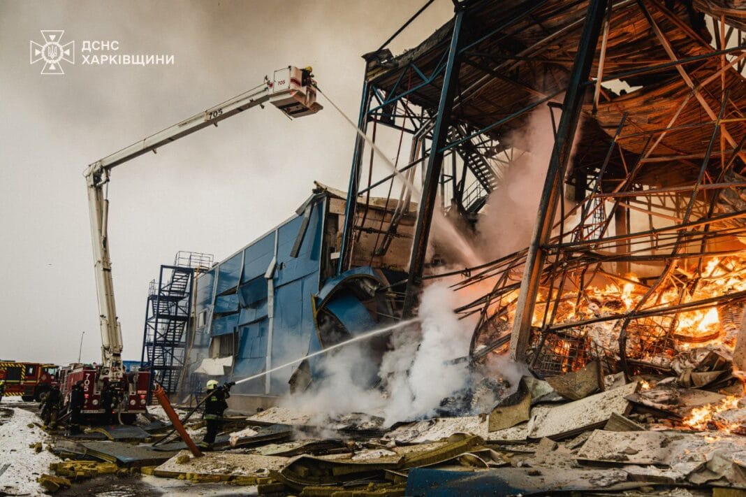 photo_2026-01-30_10-35-22 Рятувальники гасять масштабну пожежу на зруйнованому складі