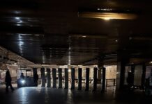 Темна станція метро під час відключення електроенергії