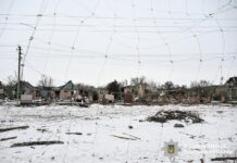 Зруйновані будинки на Запоріжжі після російських обстрілів