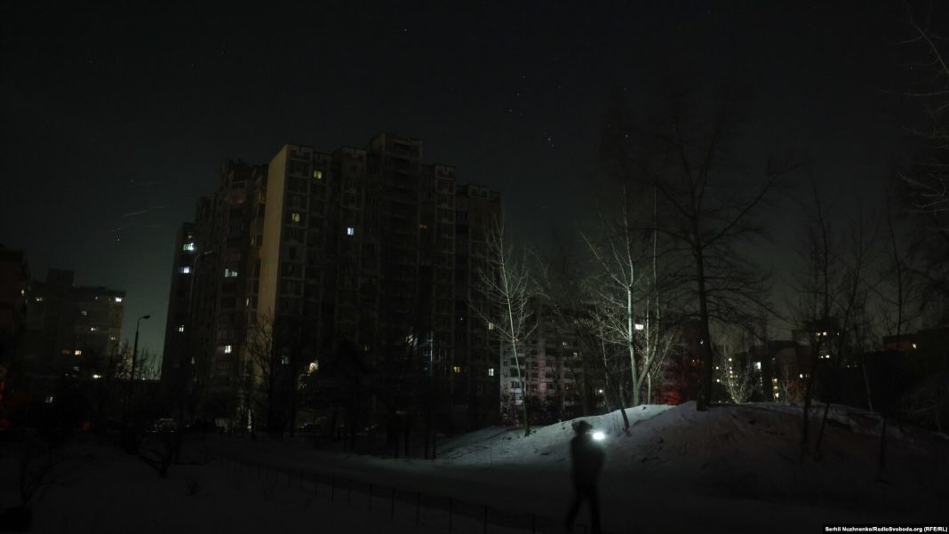 01f3c6ef-b344-48fc-c0eb-08de3c914337_cx0_cy10_cw0_w1597_n_r1_s_s A winter city in Russia without electricity