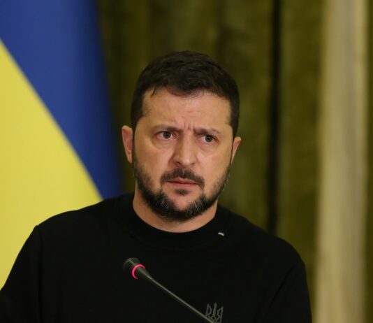 МИРНА УГОДА ЛИШЕ ЧЕРЕЗ ВОЛЮ НАРОДУ — ЗАЯВА ЗЕЛЕНСЬКОГО Володимир Зеленський під час інтерв’ю