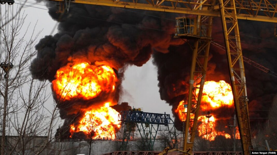 Fire at an oil depot in the Krasnodar Territory