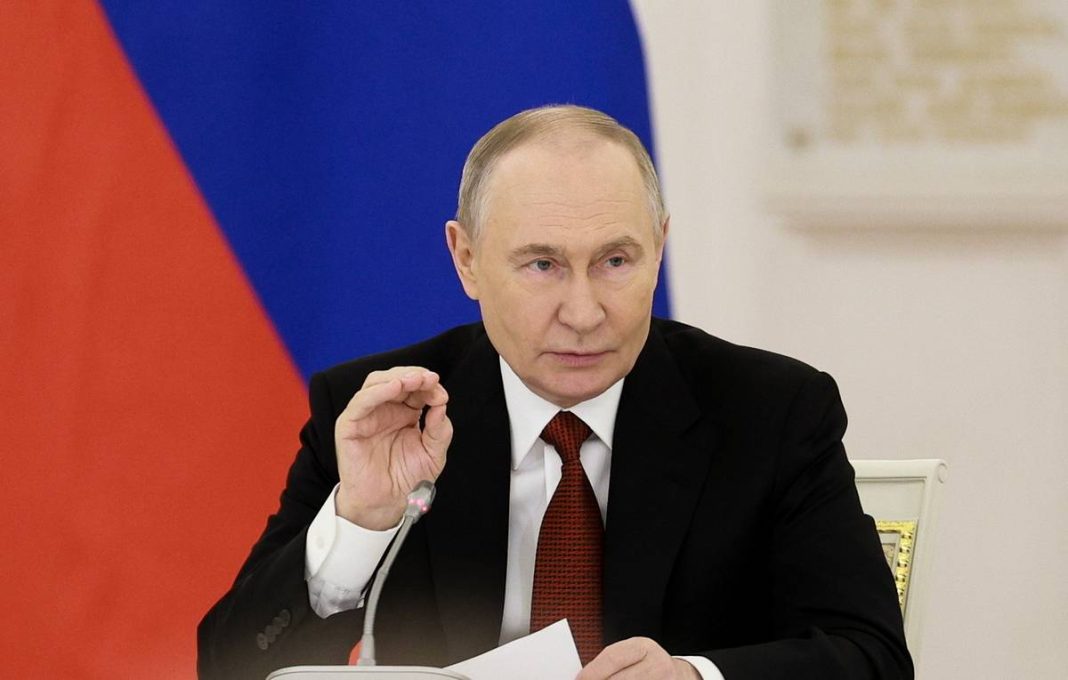 1461859-072647_897-102950 Vladimir Putin during a public speech