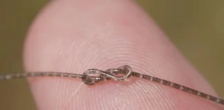 Flexible chip thread for smart textiles