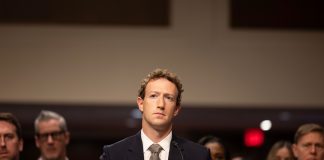 Марк Цукерберг під час судових слухань у США