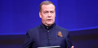 Дмитро Медведєв під час публічного виступу із заявою про війну