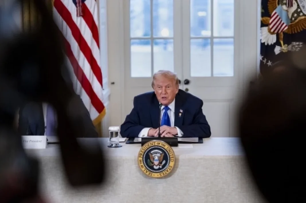 2fafe6187ca04cc277a022afc87c6cb4 Дональд Трамп під час заяви про розсекречення документів щодо НЛО