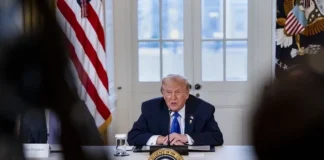 Дональд Трамп під час заяви про розсекречення документів щодо НЛО