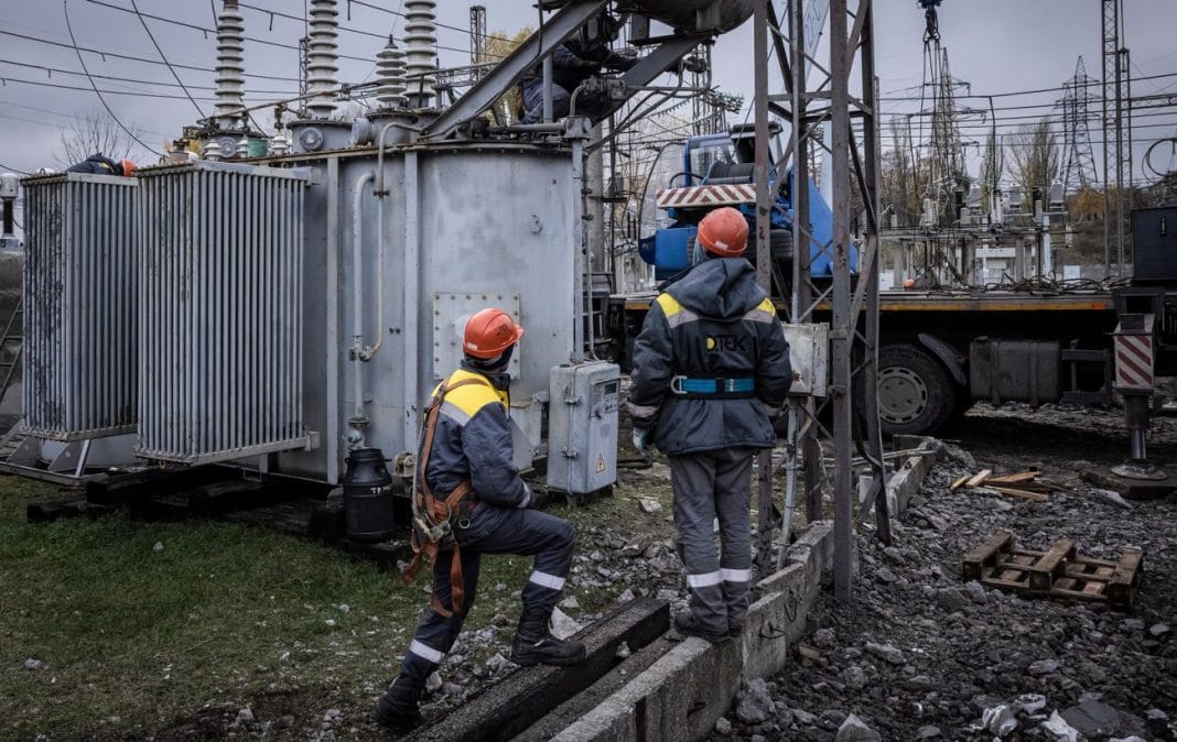35e680478695_1300x820 Ukrainian power engineers restore power grids after shelling