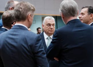 ЄС ШУКАЄ СПОСІБ ДАТИ ОРБАНУ «ЗБЕРЕГТИ ОБЛИЧЧЯ» Віктор Орбан під час саміту Європейського Союзу