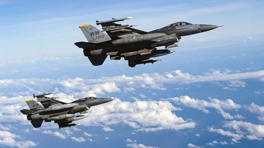 51976958ceebde47e29df2137549a536_preview-extra-extra-large An F-16 fighter jet in the sky during a combat patrol