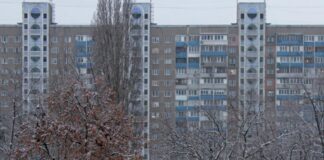 пошкоджений будинок у Києві після аварії мереж