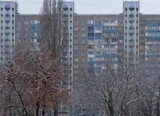 пошкоджений будинок у Києві після аварії мереж