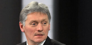 Дмитро Пєсков під час брифінгу