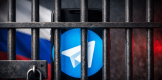 Телеграм у Росії буде заблокований з 1 квітня Смартфон із відкритим Telegram на тлі символіки Росії