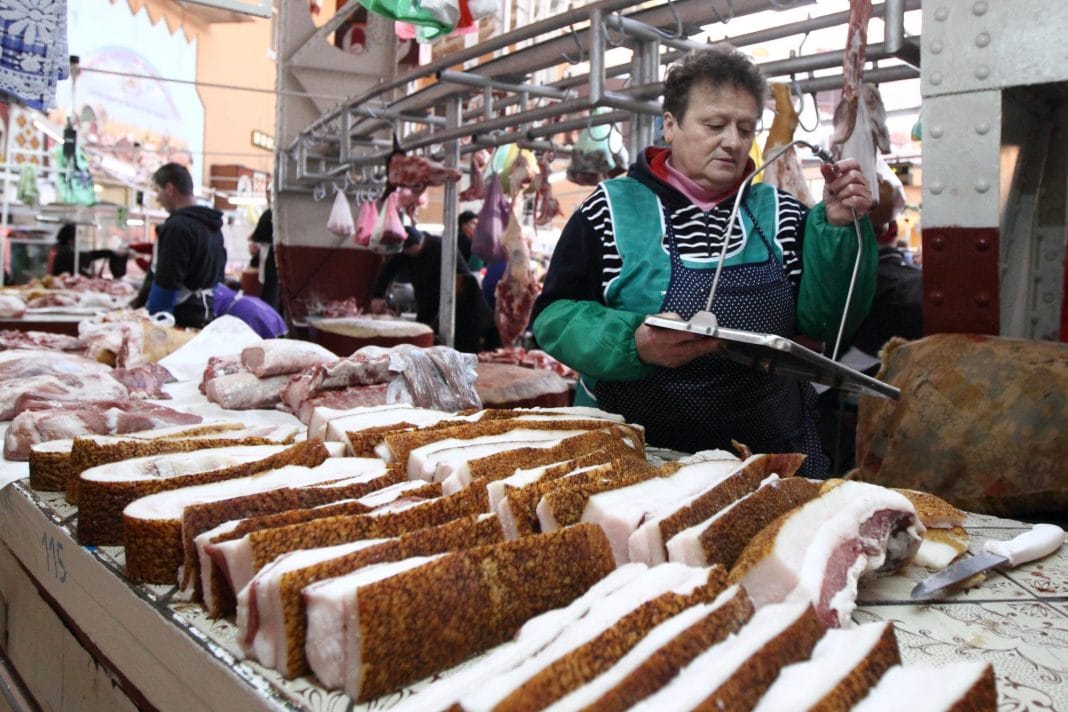 Продавчиня на базарі