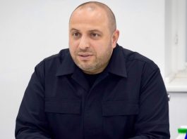 У ЖЕНЕВІ ПРОЙШЛИ ПЕРЕГОВОРИ У ДВОХ ФОРМАТАХ Рустем Умєров під час переговорів у Женеві