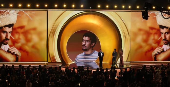 Нагородження переможців премії «Ґреммі-2026» на сцені