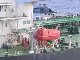 Танкер у відкритому морі під час операції з перехоплення