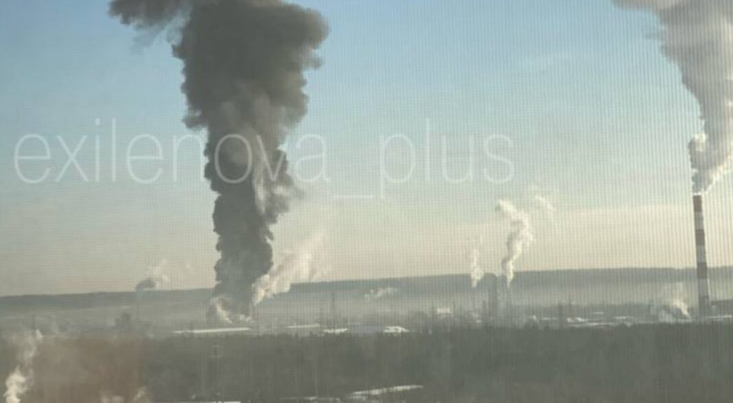 A column of thick smoke after explosions at the oil refinery in Ukhta, Russia