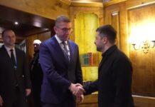 Володимир Зеленський тисне руку прем’єр-міністру Північної Македонії