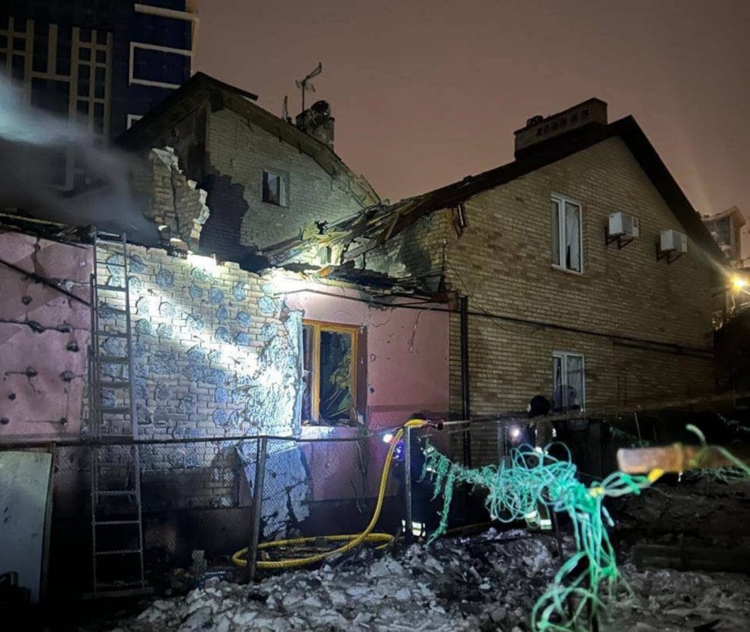 Screenshot_4 Наслідки падіння уламків у житловому районі Києва