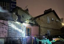 Уламки після удару РФ спричинили пожежі в Києві Наслідки падіння уламків у житловому районі Києва