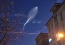 Яскравий слід у небі, який пов’язують із запуском ракети