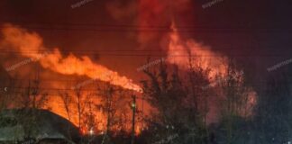 Пожежа після нічних вибухів у Тверській області